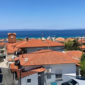 Luka 1 Aparts Polichrono Políhrono